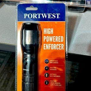 Brand new port west flashlight 800 Lumens